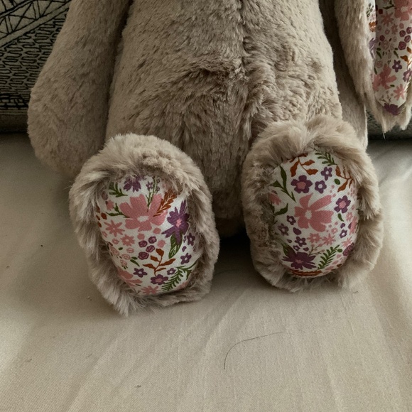 Jellycat Blossom Beige “Petal” NWT Medium Bunny - Picture 4 of 7